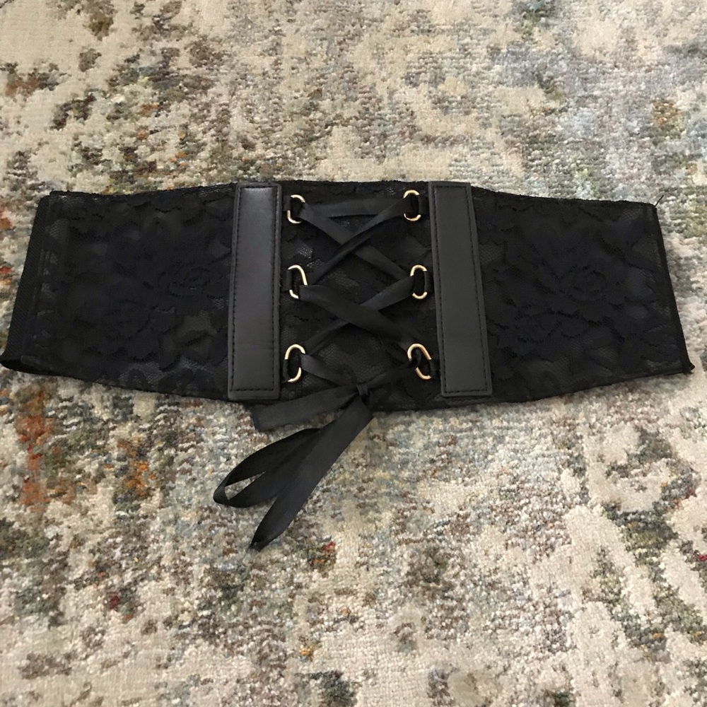 Corset style belt